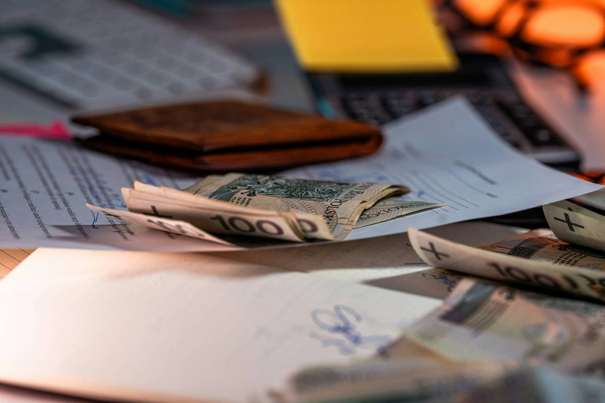 what does debt consolidation involve: infographic showing multiple debts merging into one monthly payment